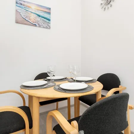 Lejlighed Z Parkingiem Tylko 8 Minut Spaceru Od Morza By Renters *